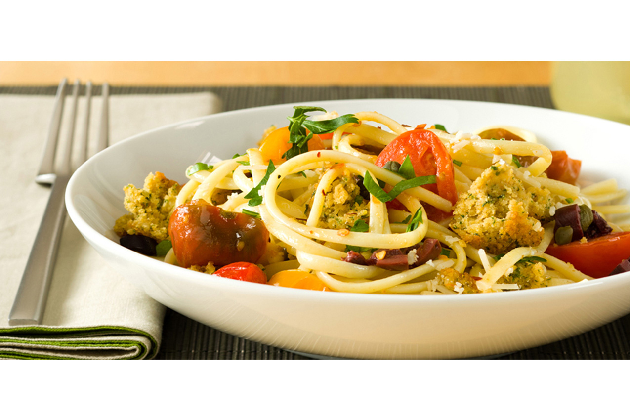 Linguini_with_tomatoes_capers